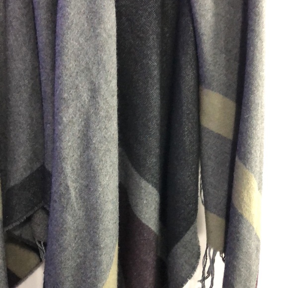 Dynamite warm shawl - Picture 4 of 5